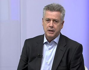 Com 55,7% dos votos válidos, Rodrigo Rollemberg (PSB) é eleito governador do DF, derrotando o candidato de Arruda, Jofran Frejad (PR) Governador Eleito do DF - Rodrigo Rollemberg
